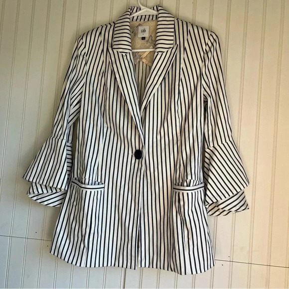 Cabi Size 4 White Striped Bell Sleeve Jacket Blazer Style 5295 - Picture 2 of 6